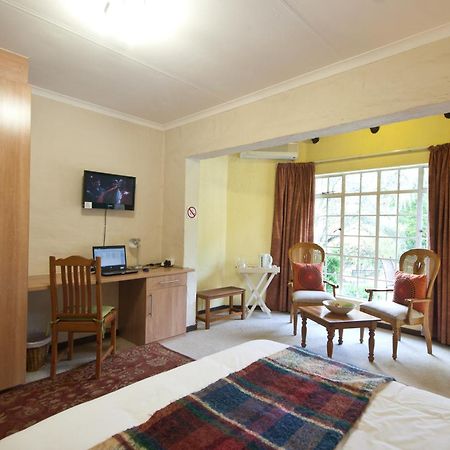 แทชฟัวร์ด ลอดจ์ Hotel โจฮันเนสเบิร์ก ภายนอก รูปภาพ