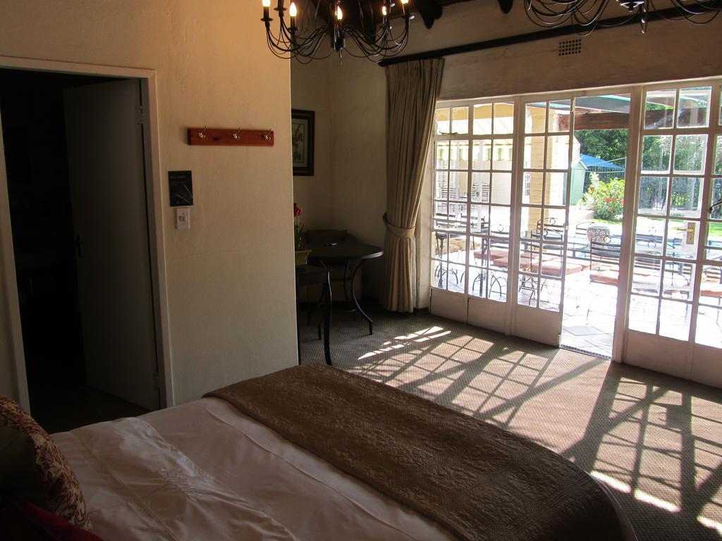แทชฟัวร์ด ลอดจ์ Hotel โจฮันเนสเบิร์ก ภายนอก รูปภาพ