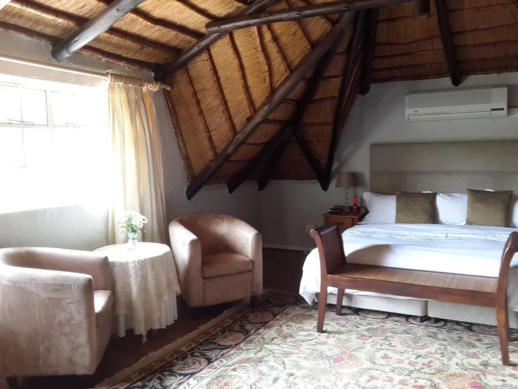 แทชฟัวร์ด ลอดจ์ Hotel โจฮันเนสเบิร์ก ภายนอก รูปภาพ