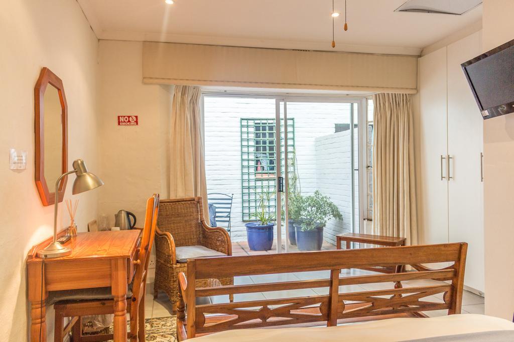 แทชฟัวร์ด ลอดจ์ Hotel โจฮันเนสเบิร์ก ภายนอก รูปภาพ