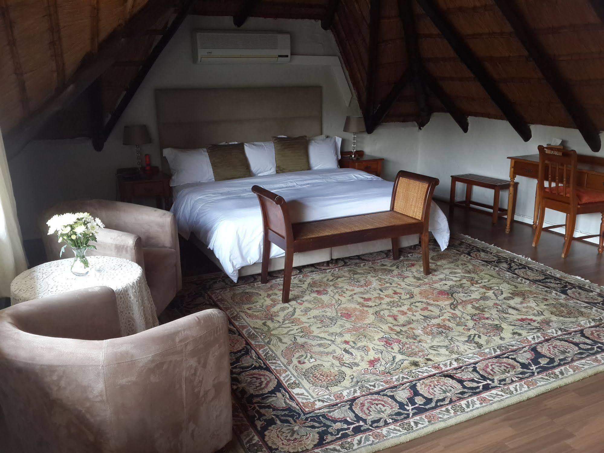 แทชฟัวร์ด ลอดจ์ Hotel โจฮันเนสเบิร์ก ภายนอก รูปภาพ