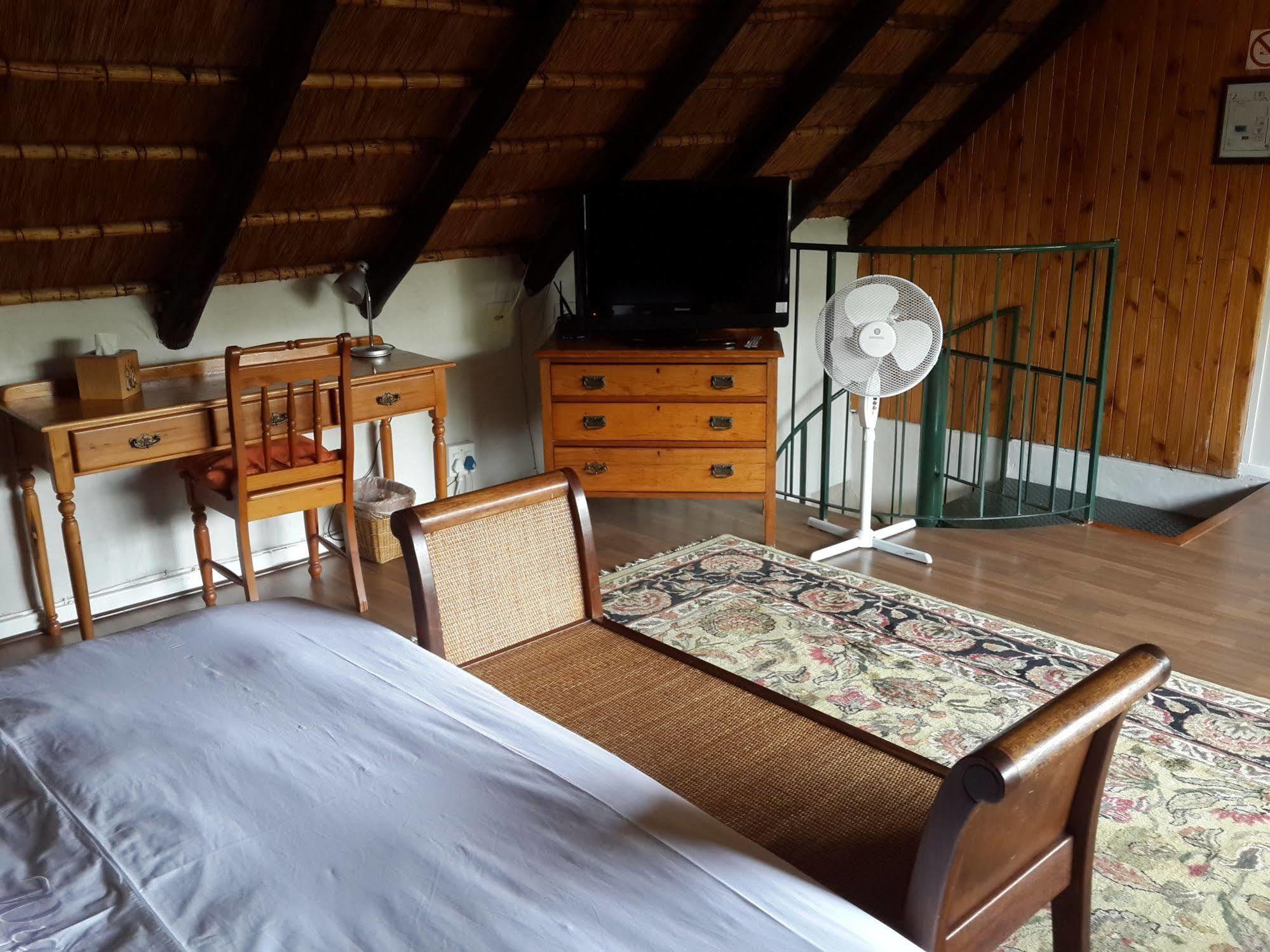 แทชฟัวร์ด ลอดจ์ Hotel โจฮันเนสเบิร์ก ภายนอก รูปภาพ